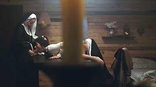 Come-hither Layla Scarlett and Vixi Rafi's small tits action