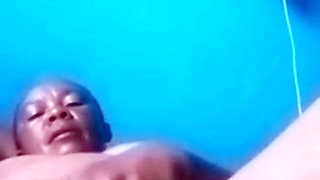 Horny cougar at it again ,she end up masturbating