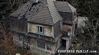 Perverse Family 29.4 (season 3): Queue for Jane
