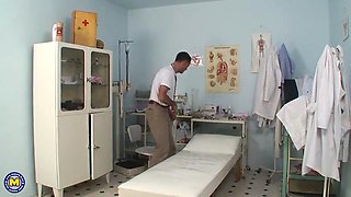Lellous Hardcore Doctor Encounter: MILF with Big Tits Goes for Intense Blowjobs and Raw
