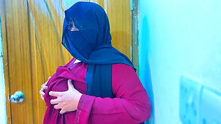 Egyptian Hot Maid Gets Super Horny & Start Masturbat in Office Room & Boss Start Handjob by Saw Her