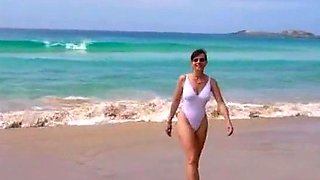 Sunbathing MILF Amateur Video