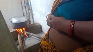 Very hot sex indian cooks aunty
