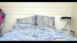 Hot Sexydea's Bootylicious Delight: Watch Her Flashing Boobs Live on Webcam!