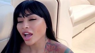 Babe With Big Boobs Masturbates
