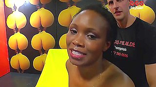 Sperma Vulkan Ebony Babe Sucks Multiple Cocks Wild