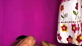 pide dormirse conmigo y termina llenándome de semen