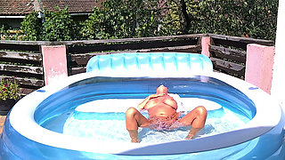 DirtyMilfTina Fuck Me In The Pool