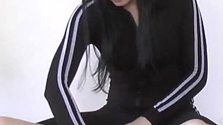 Mistress Dyanna Binds the Slave's Tail and Balls