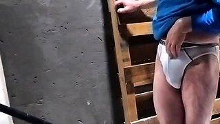 in prima partie acestuia videoclipului clar si dupa