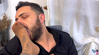 Clueless Secretary Is Only Good at Getting Her Feet Licked and Sucking Cock