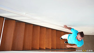 Brazzers - Apra Shay Is on Freaky Roomie and Gets Her Big Ass Pounded