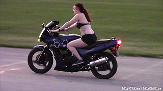 Bikini Sportbike Riding (wmv)