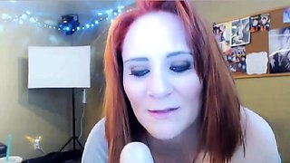 Curvy Cam Girl with Huge Tits and Booty