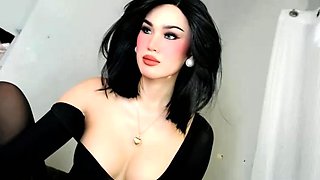 Big boobed Memphis Monroe masturbates in stocking