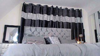 Hot amateur blonde pregnant toying her pussy solo