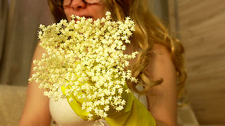 I'm Allergic to Flowers, so I Sneeze a Lot, but It Just Won't Go Away. I Try a Few Tricks to Make It Go Away, Like Holding