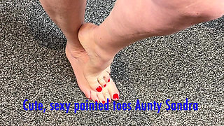 Vgq23 Aunty Sandra Putting on Her Classic Seamed Stockings