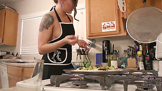 Office Pizza Party Giantess Featuring Sinn Sage