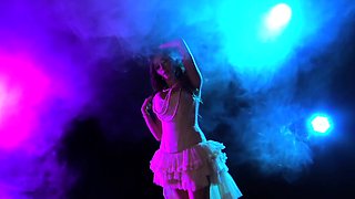 Behind the scenes glamour shoot with Ariella Ferrera