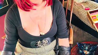 A Naughty secretary Tina Snua Dons Leathe Gloves, Jewellery & Chain Smokes 2 Cigarettes - Smoking Pantyhose
