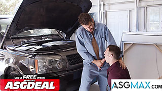 NEXT DOOR BUDDIES - Hot Mechanic Seduces Bubble But Tax Collector