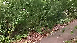 Invited a Beautiful Fucking in the Park for a Walk and There to Fight. (on the Phone)