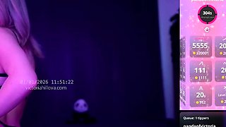 Big boobs webcam babe masturbates and rides her toy