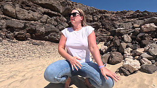 Casual Beach Pee - Jeans Wetting Outdoors