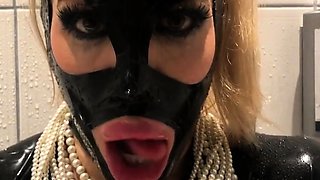 Big boobs milf masturbates with her dildo