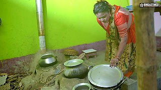 Indian Emi Agent Fucked Stepmother and Step Daughter Together Outside the House in Exchange for Emi