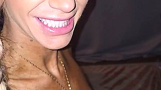 Seriously Can Renii Get Any Hottter?!