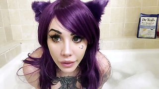 Masturbating loving babe solo toy plays with enthusiasm