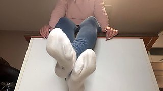 Flexible foot fetish masturbating with feet and hands