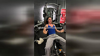 Oops at the Gym: Barely Legal Accidentally Exposing Girl's Pussy During Workout!