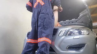 Couldn't Pay the Mechanic, So I Gave Him Pussy