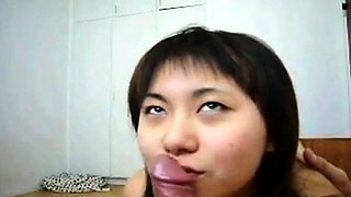 Little Chinese Amateur's Blowjob Adventure