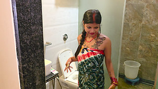 Desi Indian House wife ko husband ne baathroom main bahut pela