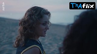 Ana Barja Sapphic, Bum Sequence in Close To September