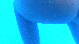 Unique Underwater Shots of Two Black Lesbians