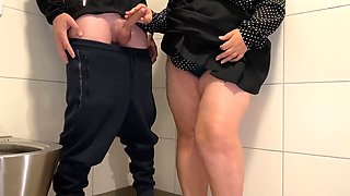 Jizzing, cum for mommy, big ass mom