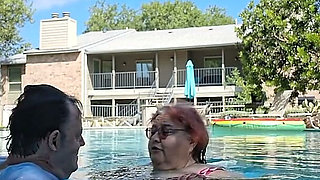BBW Couple Love to Kissing the Pool!