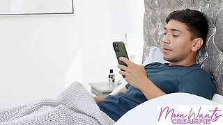 MomLover.com featuring Penny Barber's cougar clip