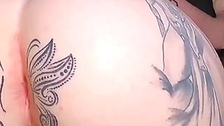 Esfregando Chupando E Fodendo Varios Paus Que Saem Da Parede Do Buraco Da Gloria