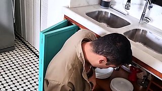 The plumber lets me his cum inside my pussy in Brasil -