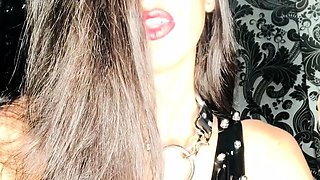 Amateur brunette double toying on webcam