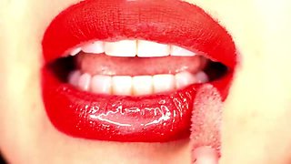 4K Applying lip glitter & smoking & drool fetish