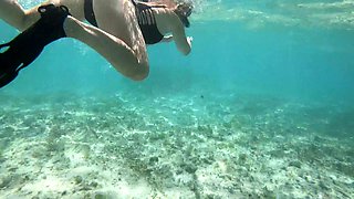 Blonde amateur enjoys the feeling of masturbating outdoors