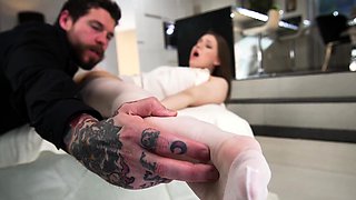 Mia Splits Feet Seduction On Cam