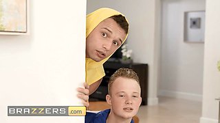 BRAZZERS - Lucky Jimmy Falls In Lust With Jennifer White And Ends Up In A 3some With Her And His Stepsister Harley King